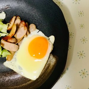 チャーシューとキャベツの目玉焼き